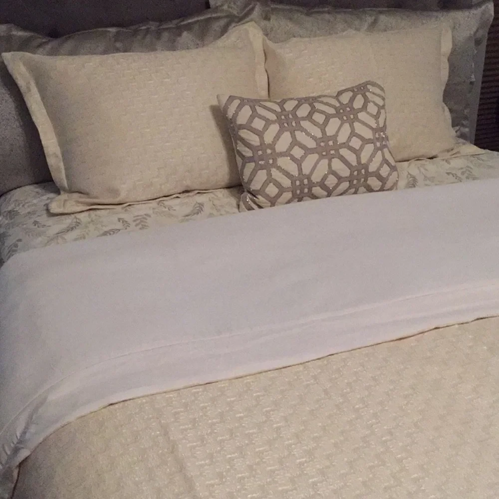 Opulent Ann Gish Queen Luxury Duvet Set: Art of Home Fine Linens. Tone-on-Tone